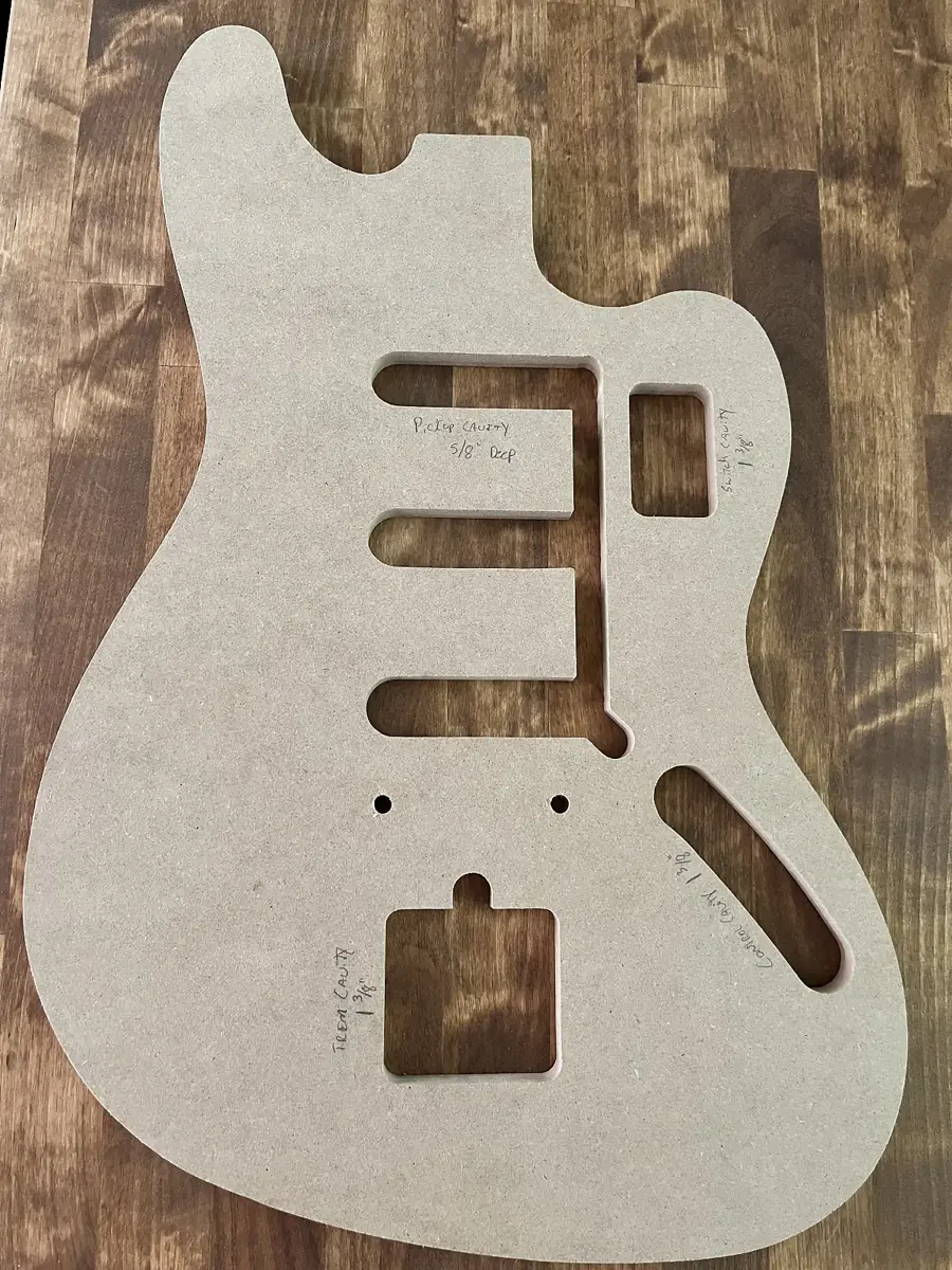 Atelier lutherie — finitions à la main